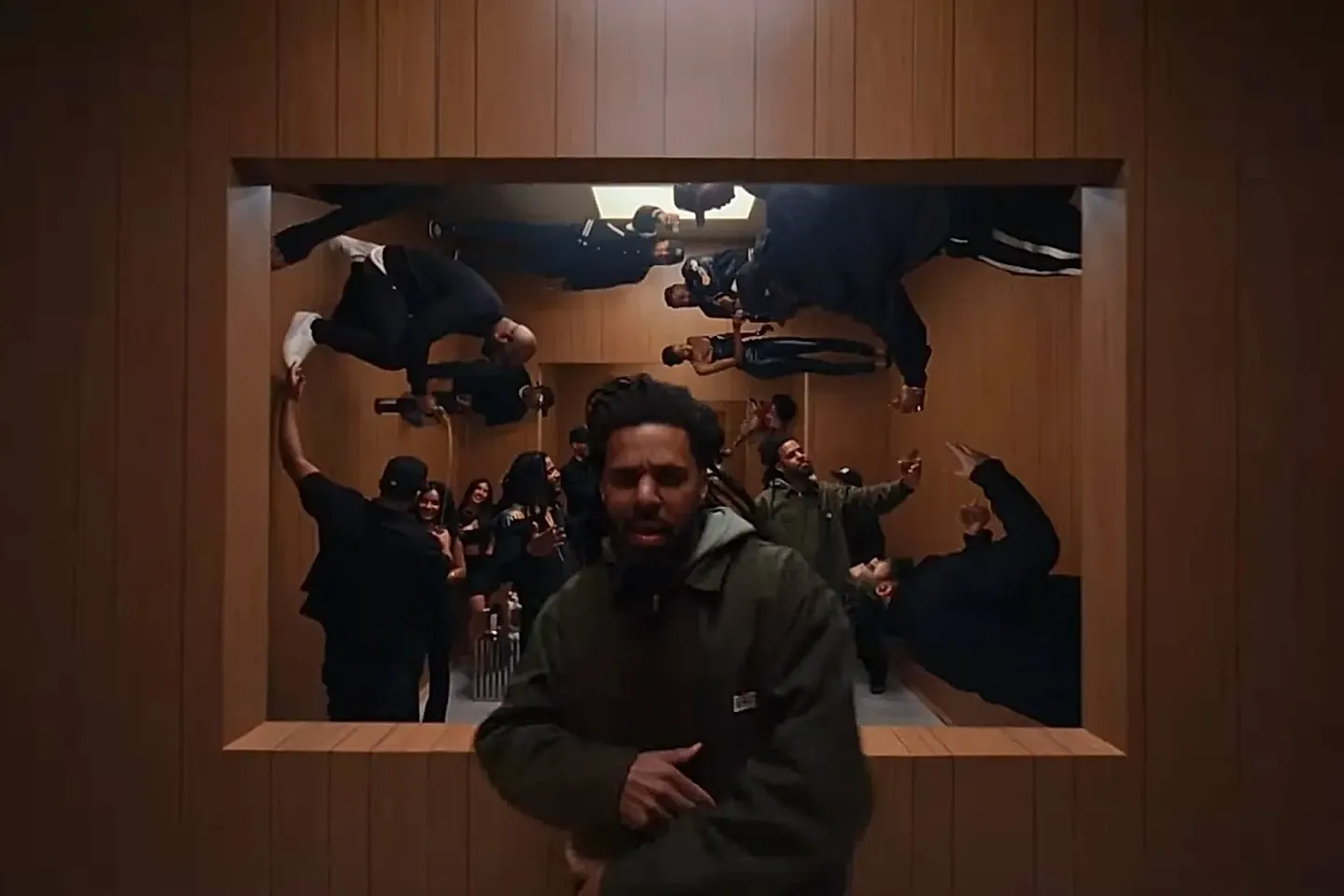 J. Cole рассказывает свою жизнь наоборот: новый клип и альбом