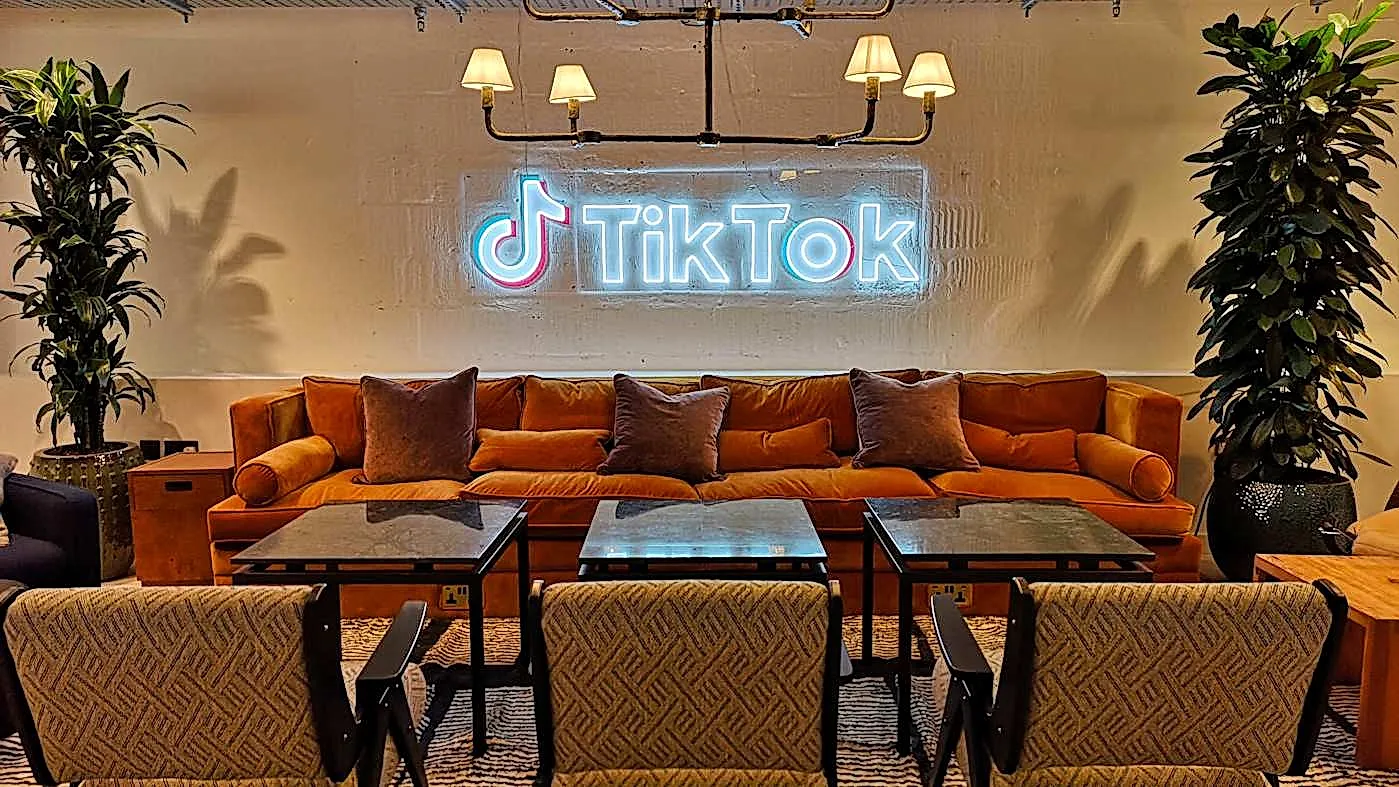 TikTok против уволенных модераторов: скандал с профсоюзами