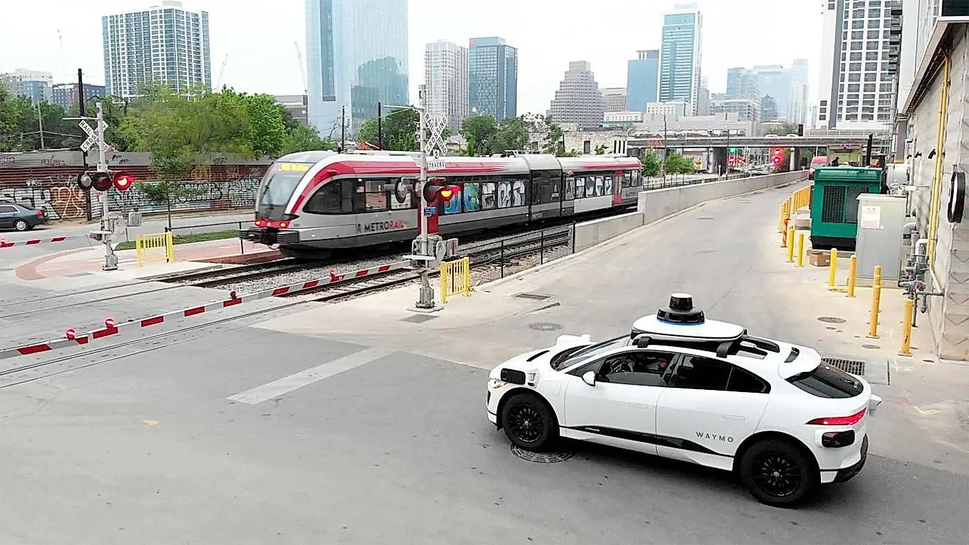 NTSB расследует беспилотники Waymo: почему они «не видят» школьные автобусы в Остине