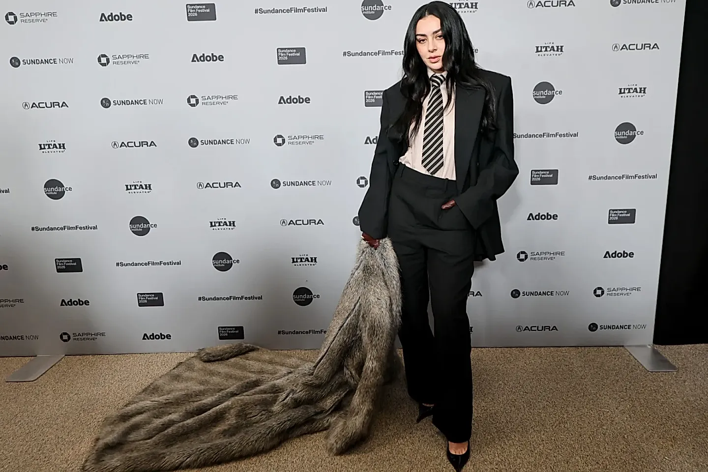 «The Moment»: Как Charli XCX решила сменить амплуа?