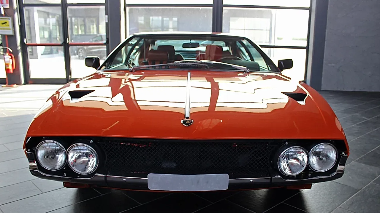 Редчайшая Lamborghini Espada VIP — цветной бар на колёсах
