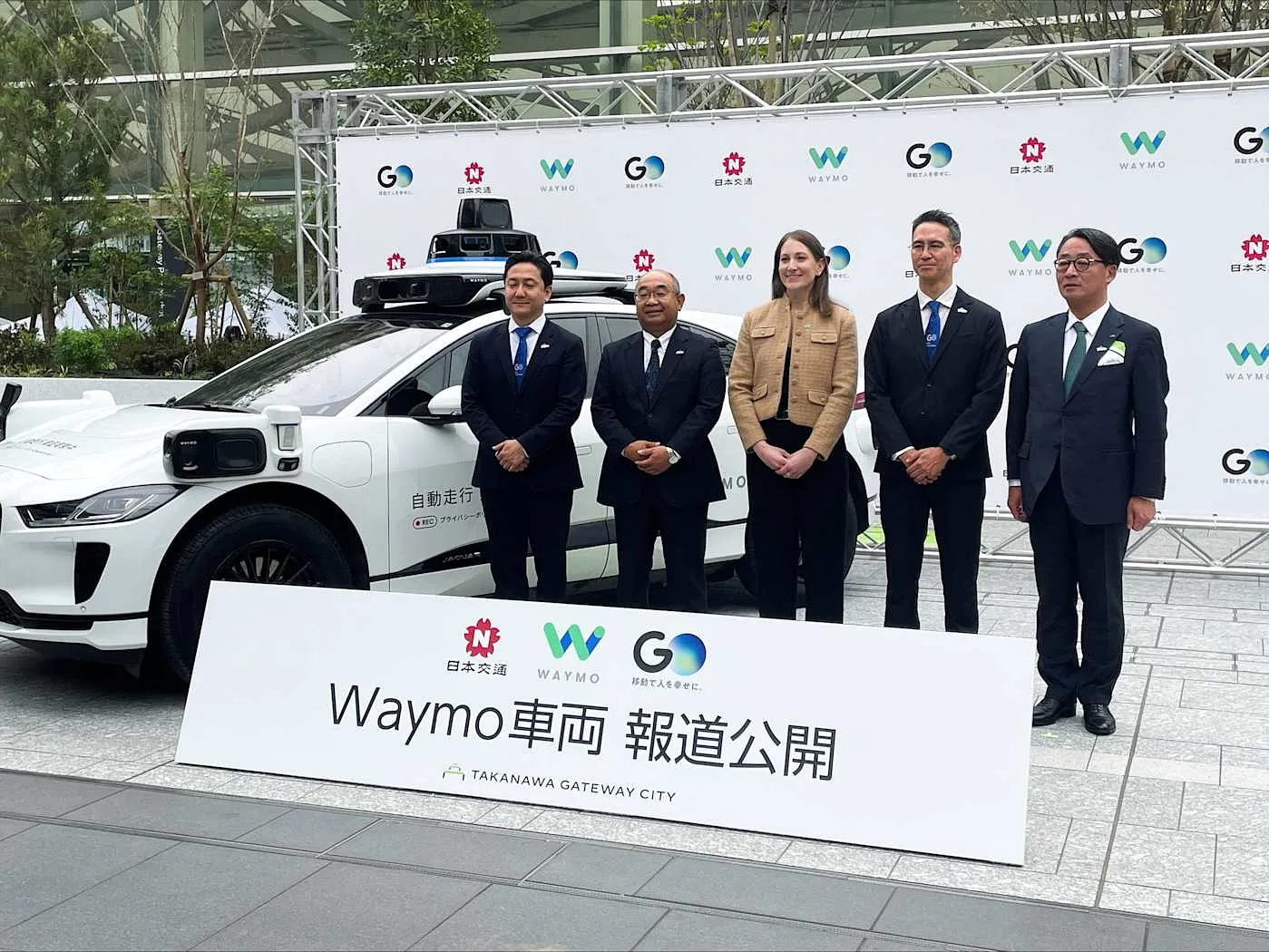 Самокат или автомобиль? Waymo тестирует свои такси в Токио эту весну!