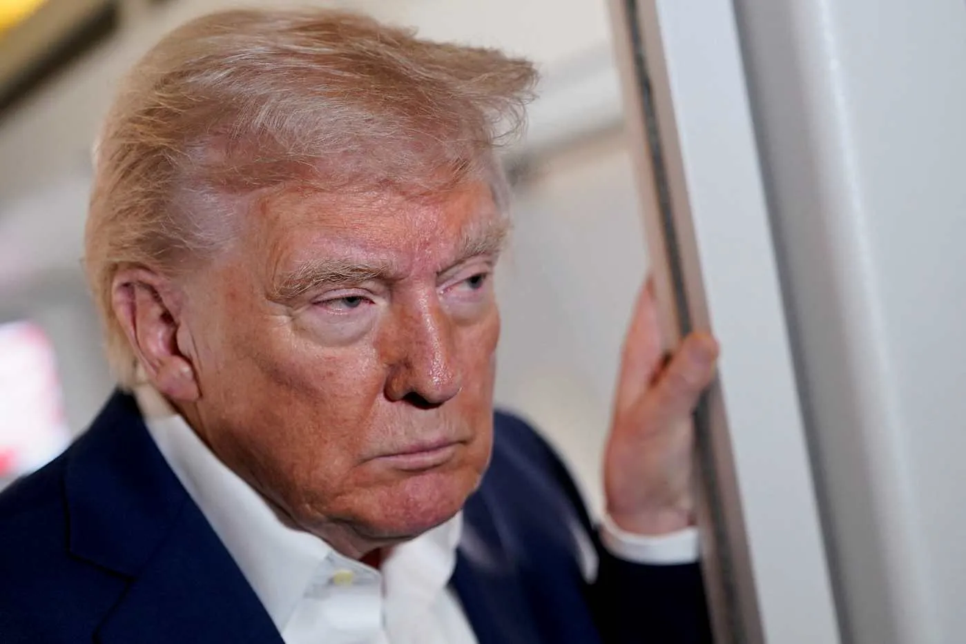 Трамп о человеческом товаре: смартфоны без ритуалов, а все остальные — в беде!