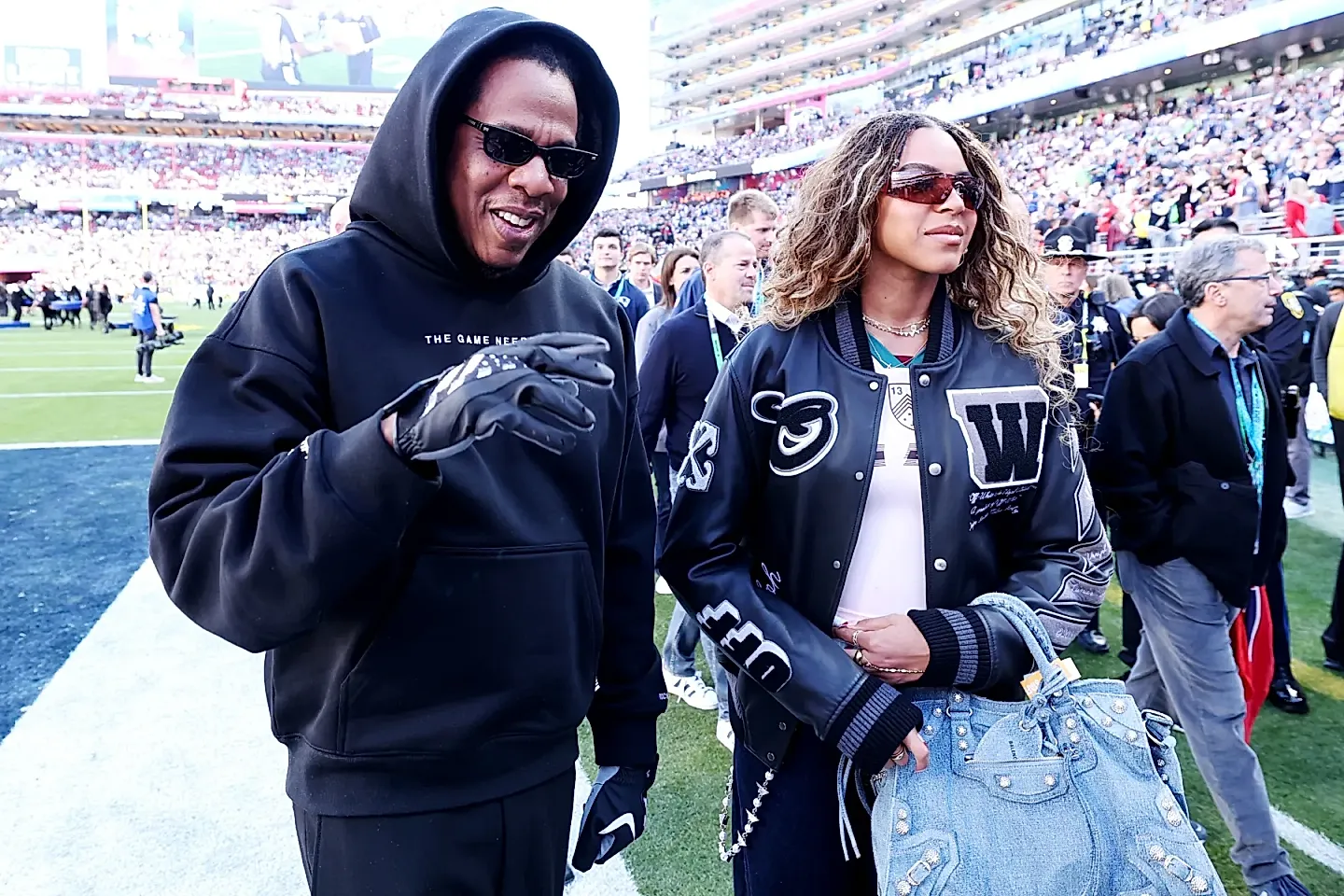 Jay-Z на Супербоуле с дочерьми