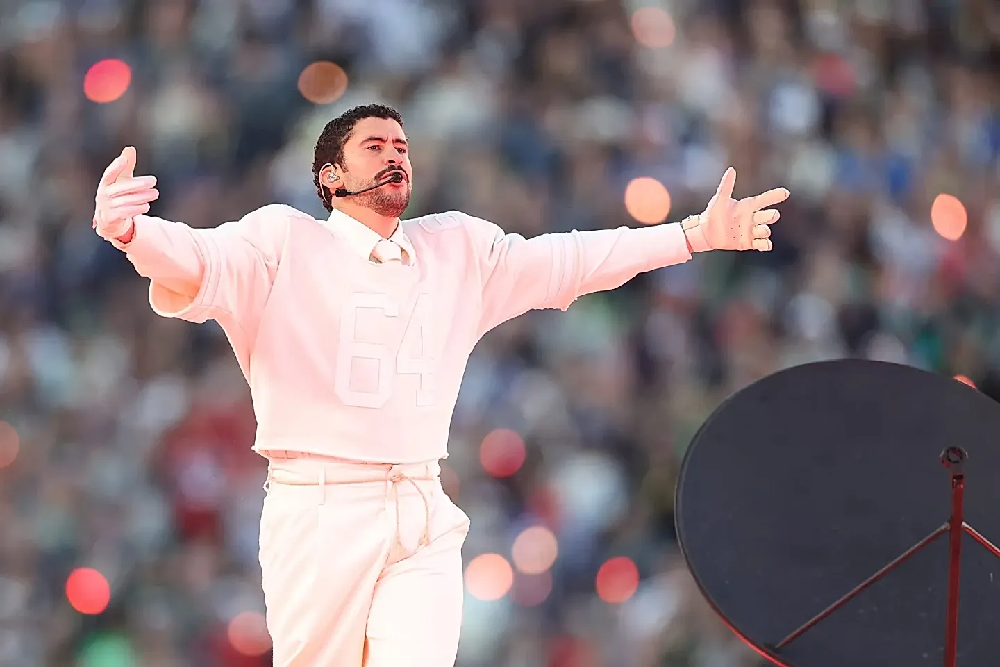 Bad Bunny рвёт чарты