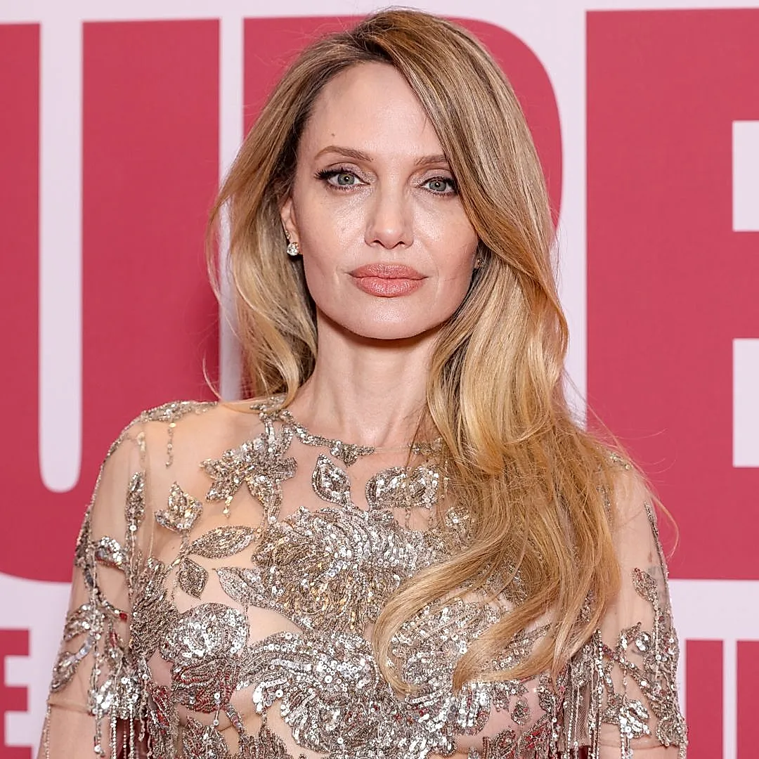 Анджелина Джоли и новое «голое платье»