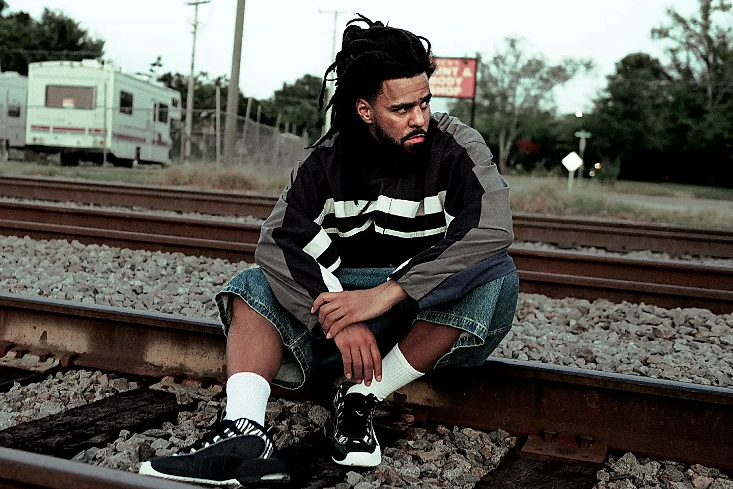 J. Cole и его "падение": как рэпер побил рекорды, но не удивил никого