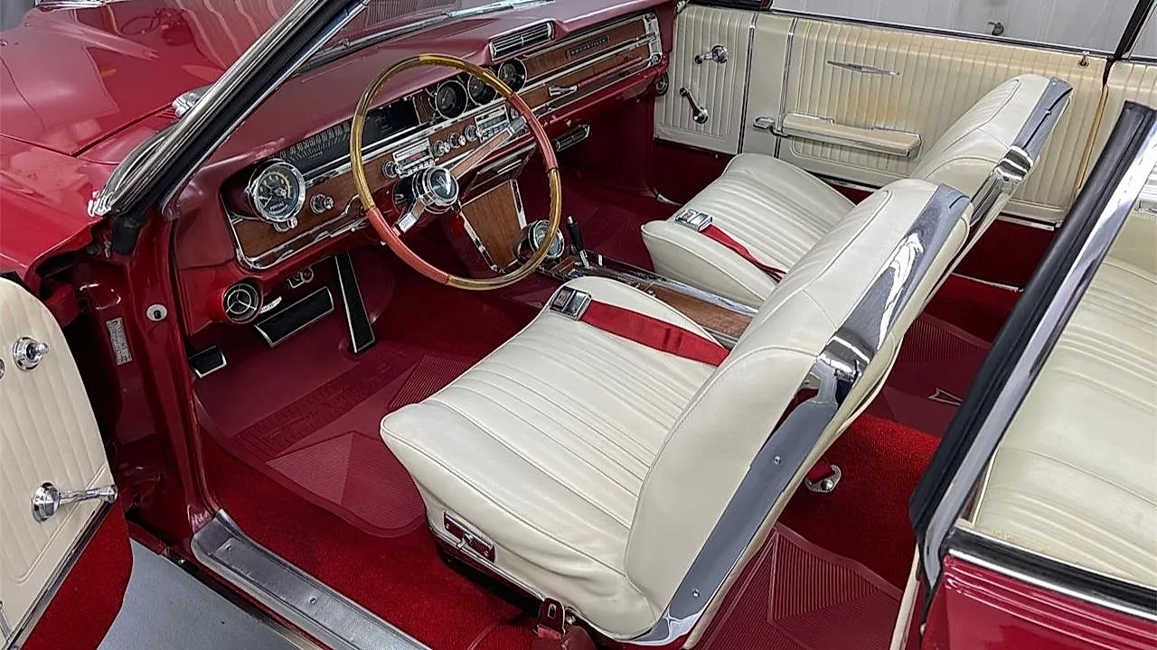 Маскарад на колесах: как Pontiac Bonneville 1965 года притворялся люксовым авто