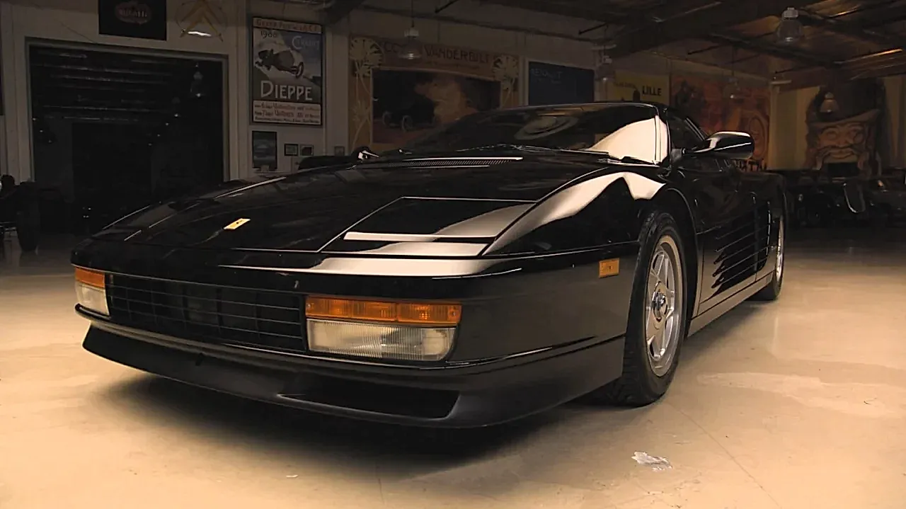 Механик и Ferrari Testarossa