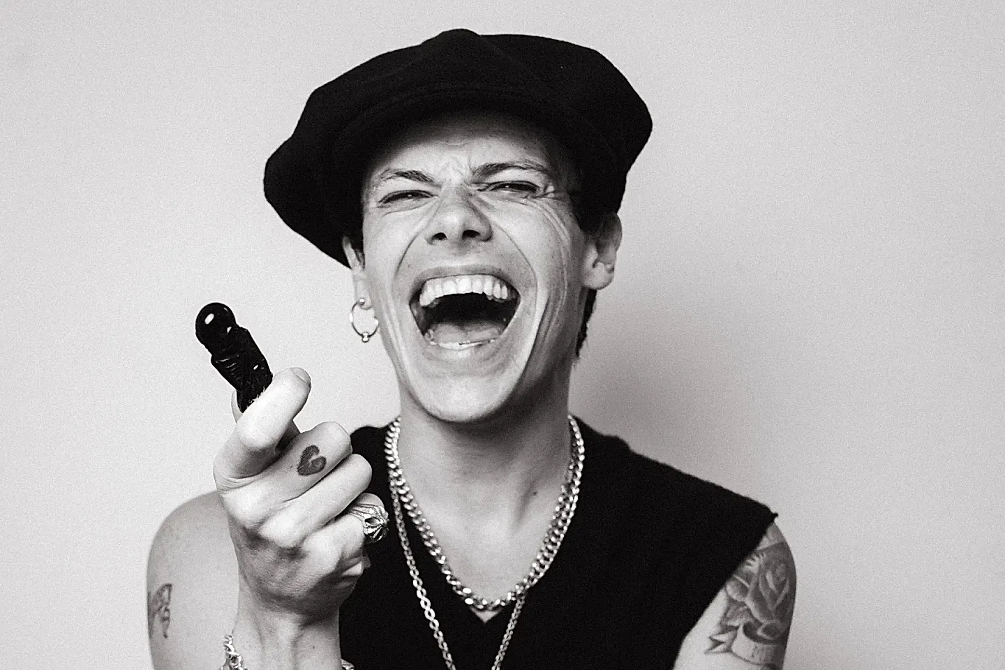 Yungblud выпускает полную версию Idols