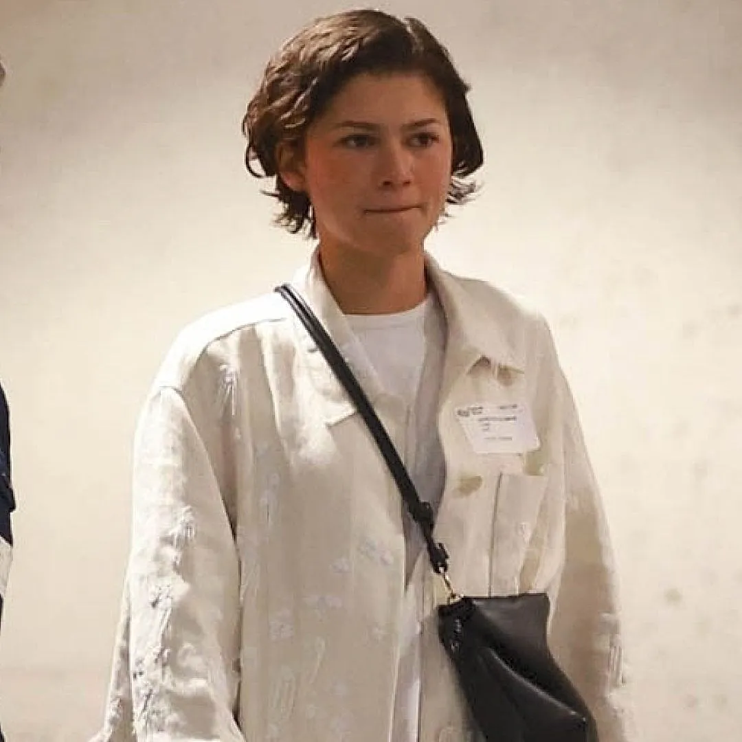 Весенний стиль Zendaya и её загадочное кольцо