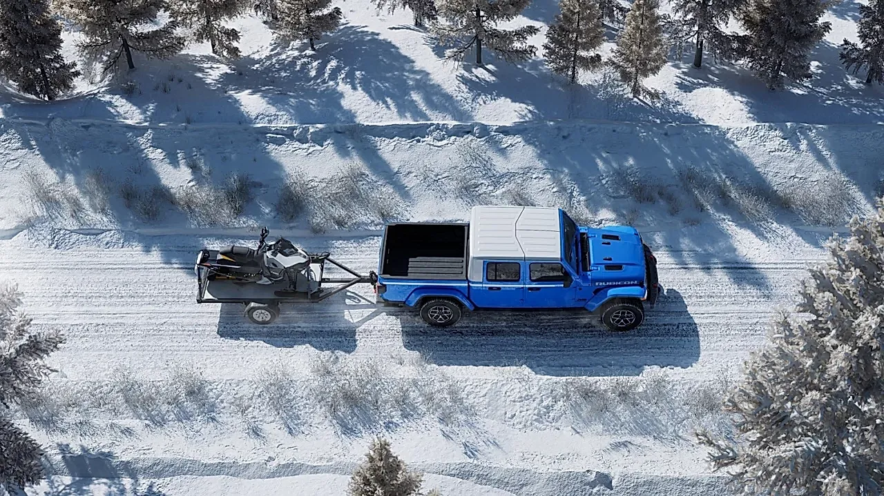Jeep подтянулся к белой волне