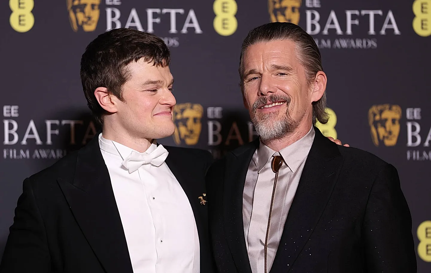 Эмоции на BAFTA: Хоук и Арамайо