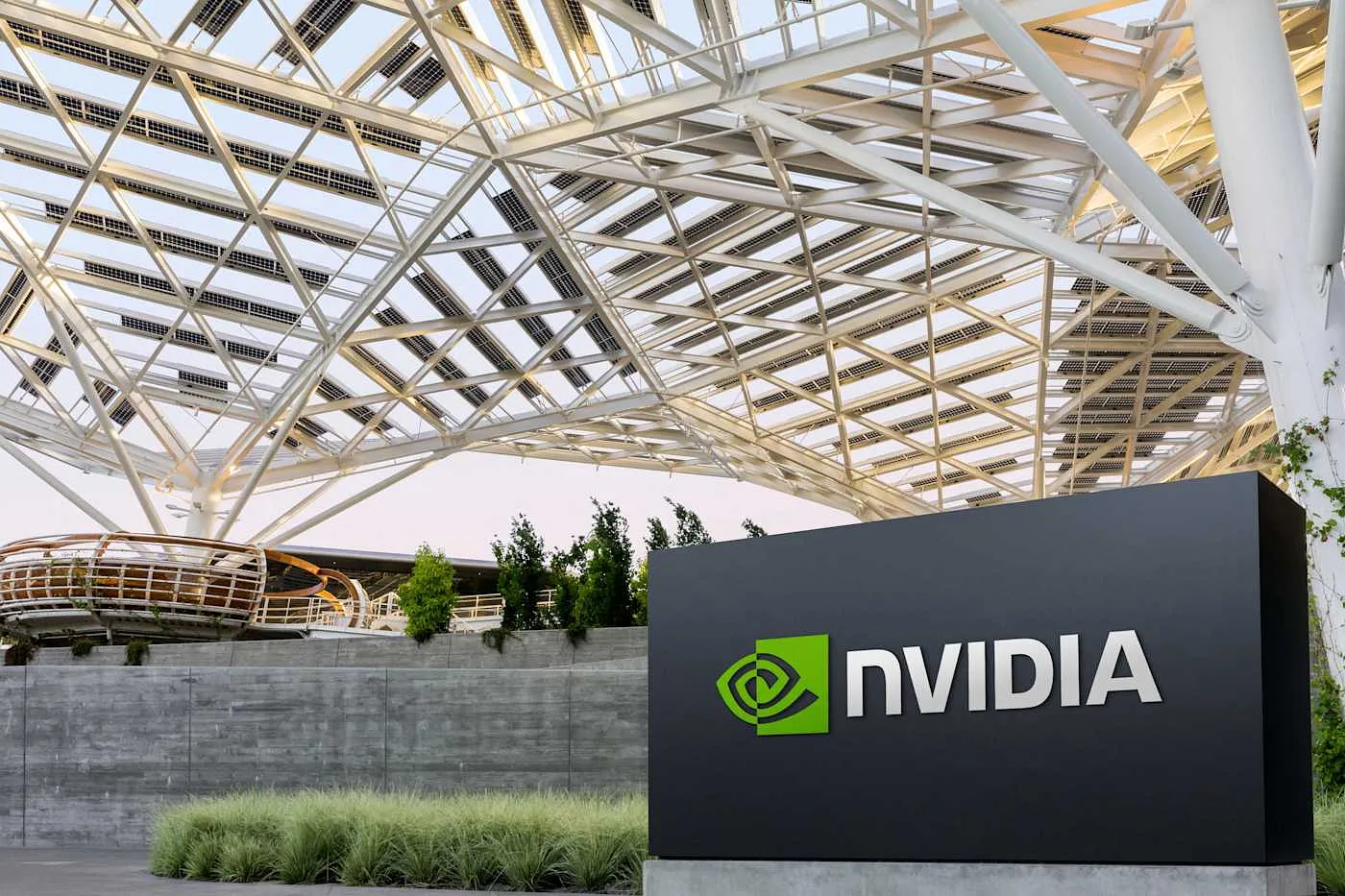 NVIDIA решила вернуться на родину: чипы и суперкомпьютеры теперь будут производиться в США