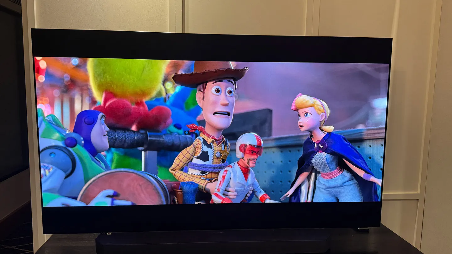 Зачем покупать новый телевизор, если у тебя уже есть безумие на экране?