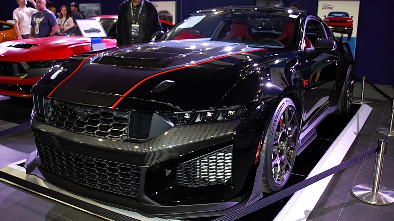 Грозный Mustang и человек мечты