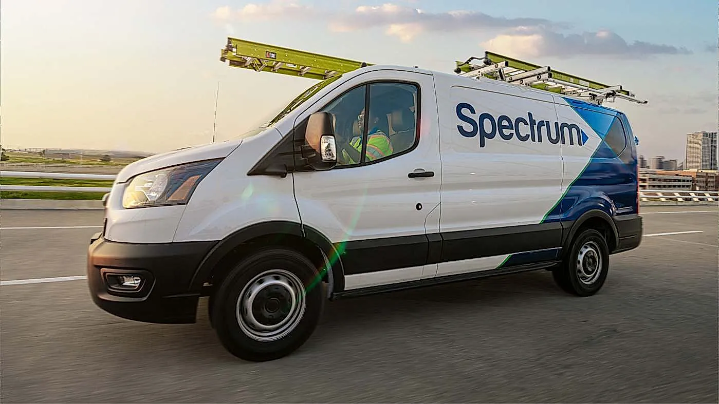 FCC одобряет слияние Cox и Charter