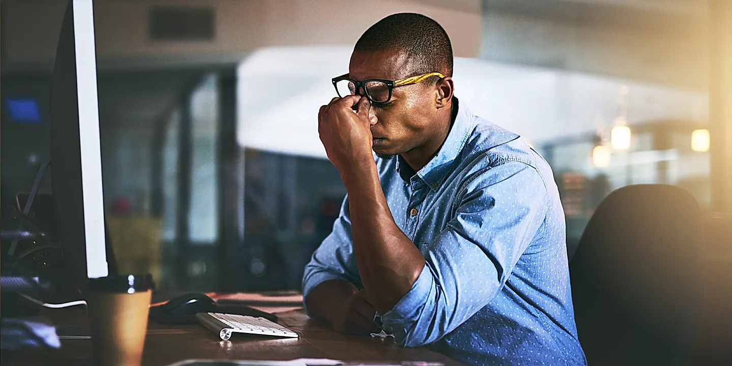 Политика против карьеры