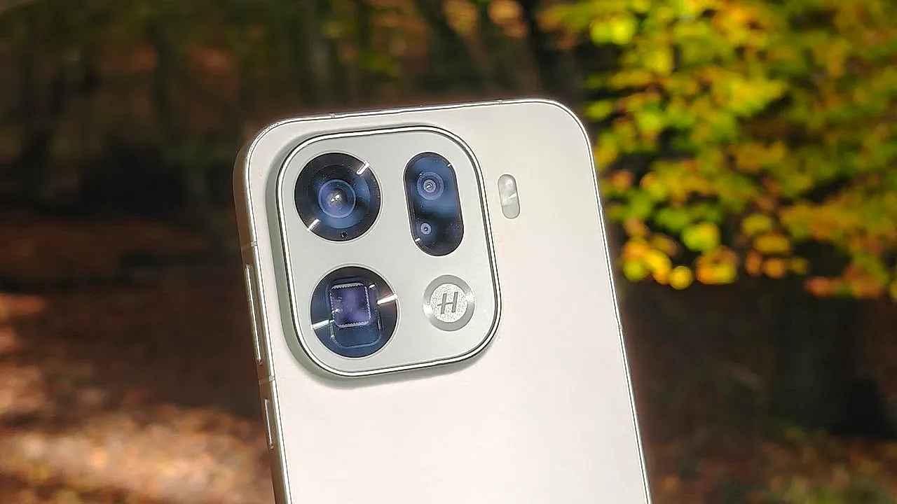 Смартфон, который метит в камеру