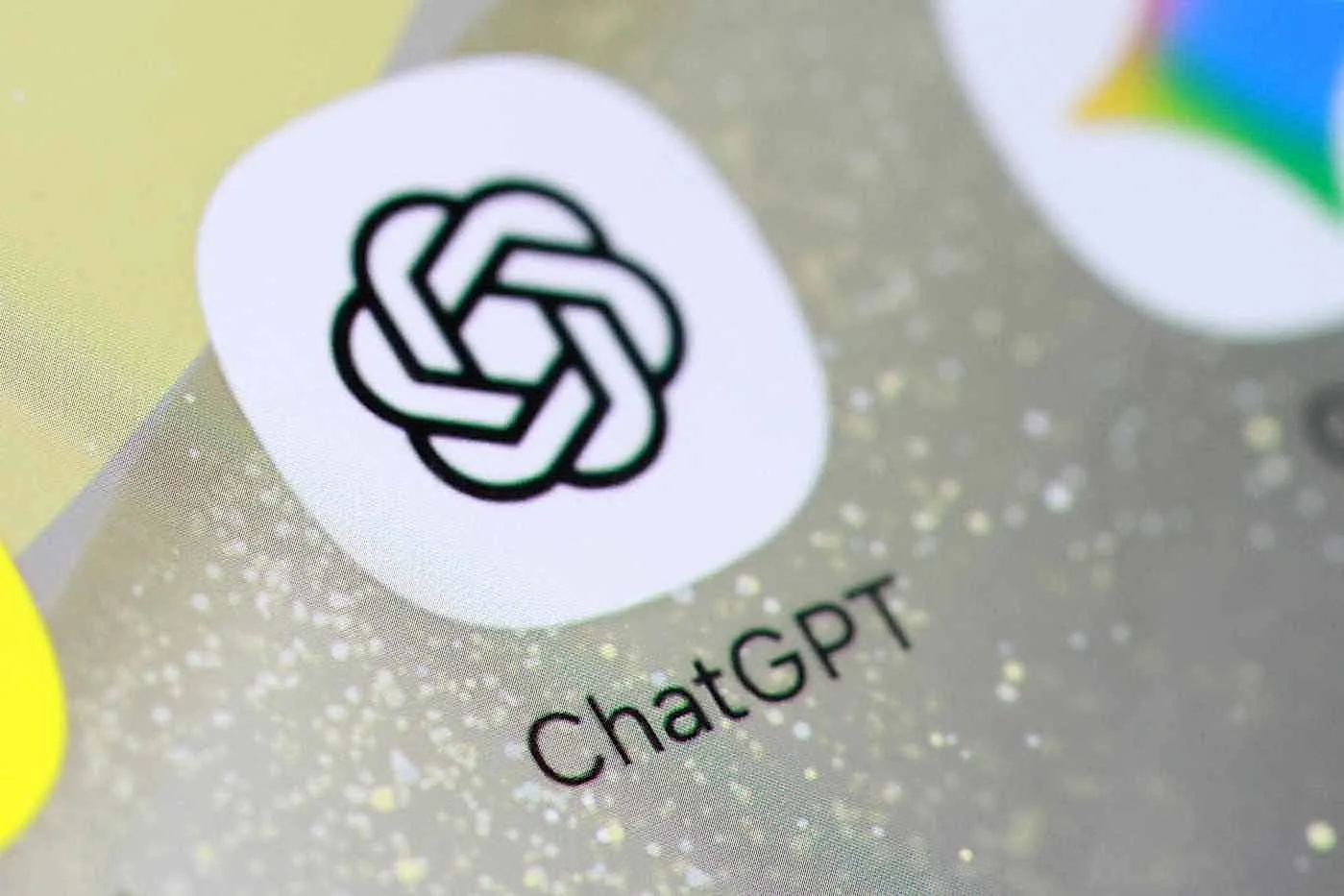 OpenAI снова откладывает «взрослый режим»