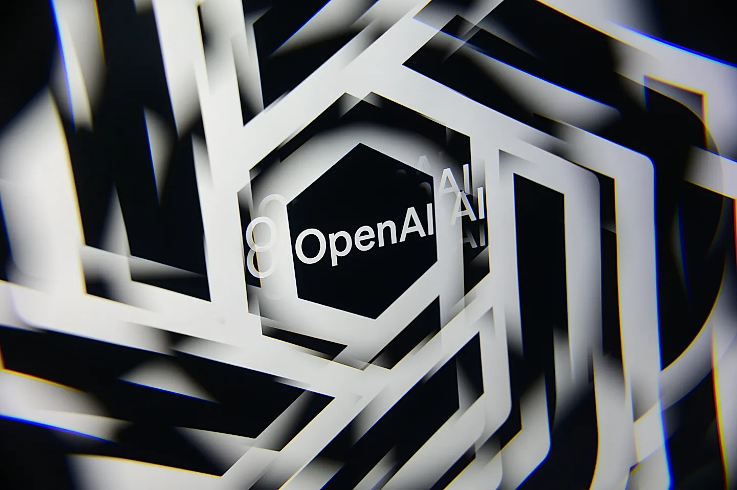 OpenAI откладывает «взрослый режим» из-за внутренних страхов