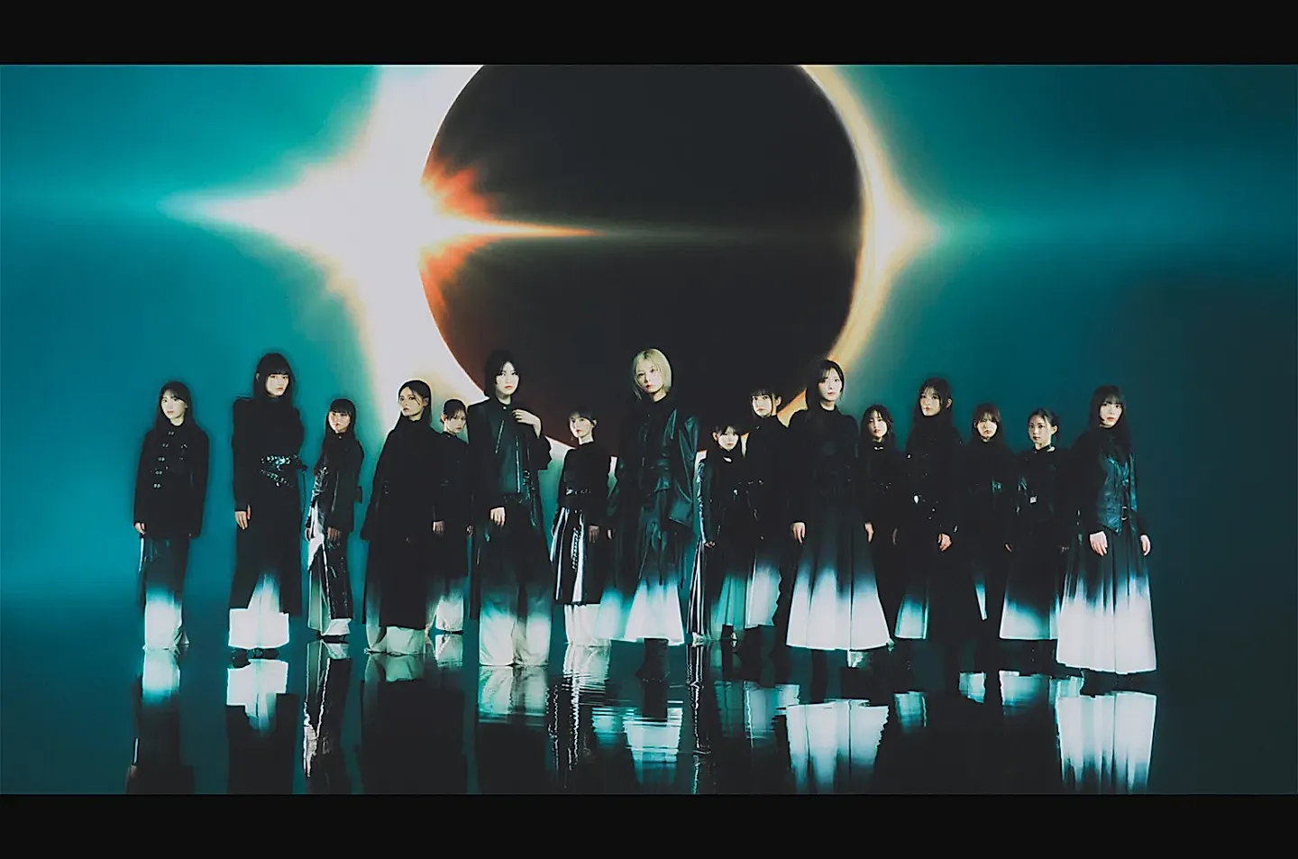 Поезд взросления взлетает в чартах