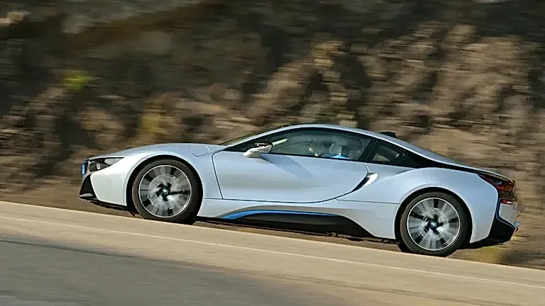 BMW i8: гибридная экзотика