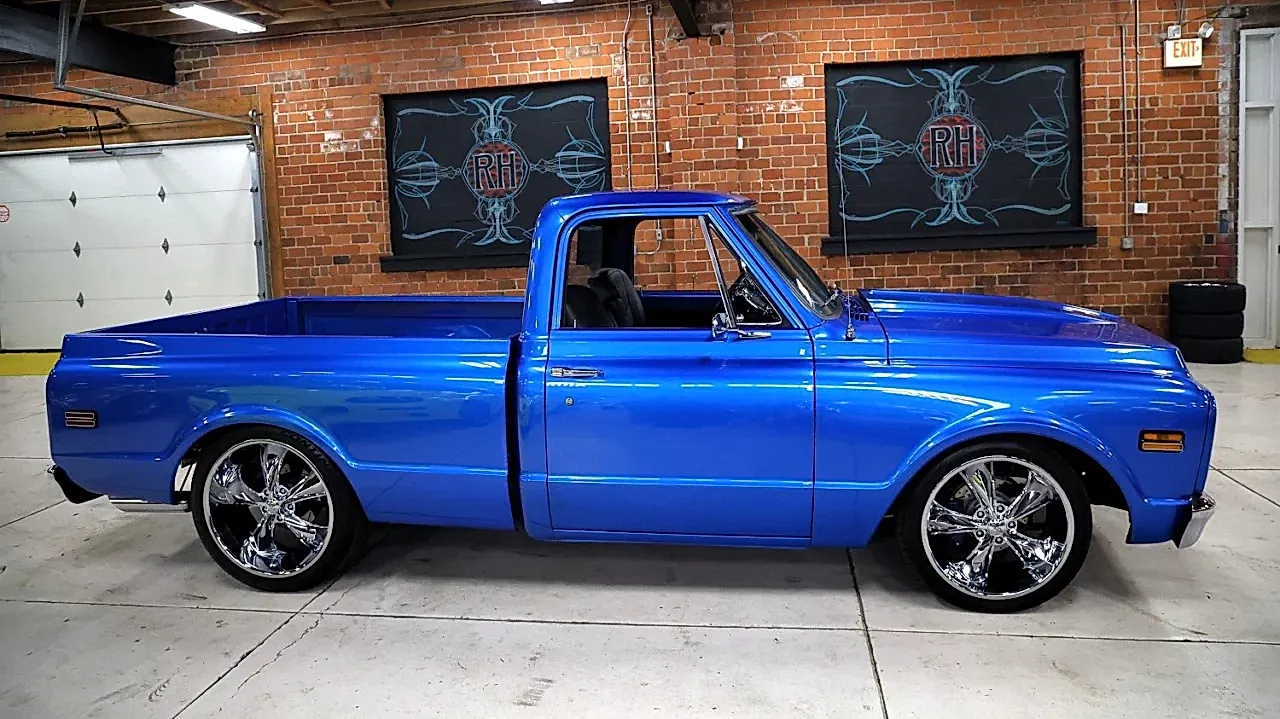 Глянцевый зверь C10