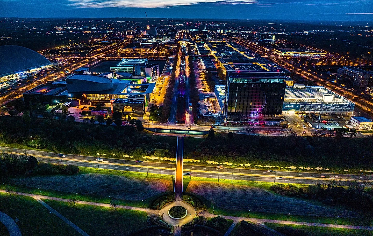 Город спасает сцены