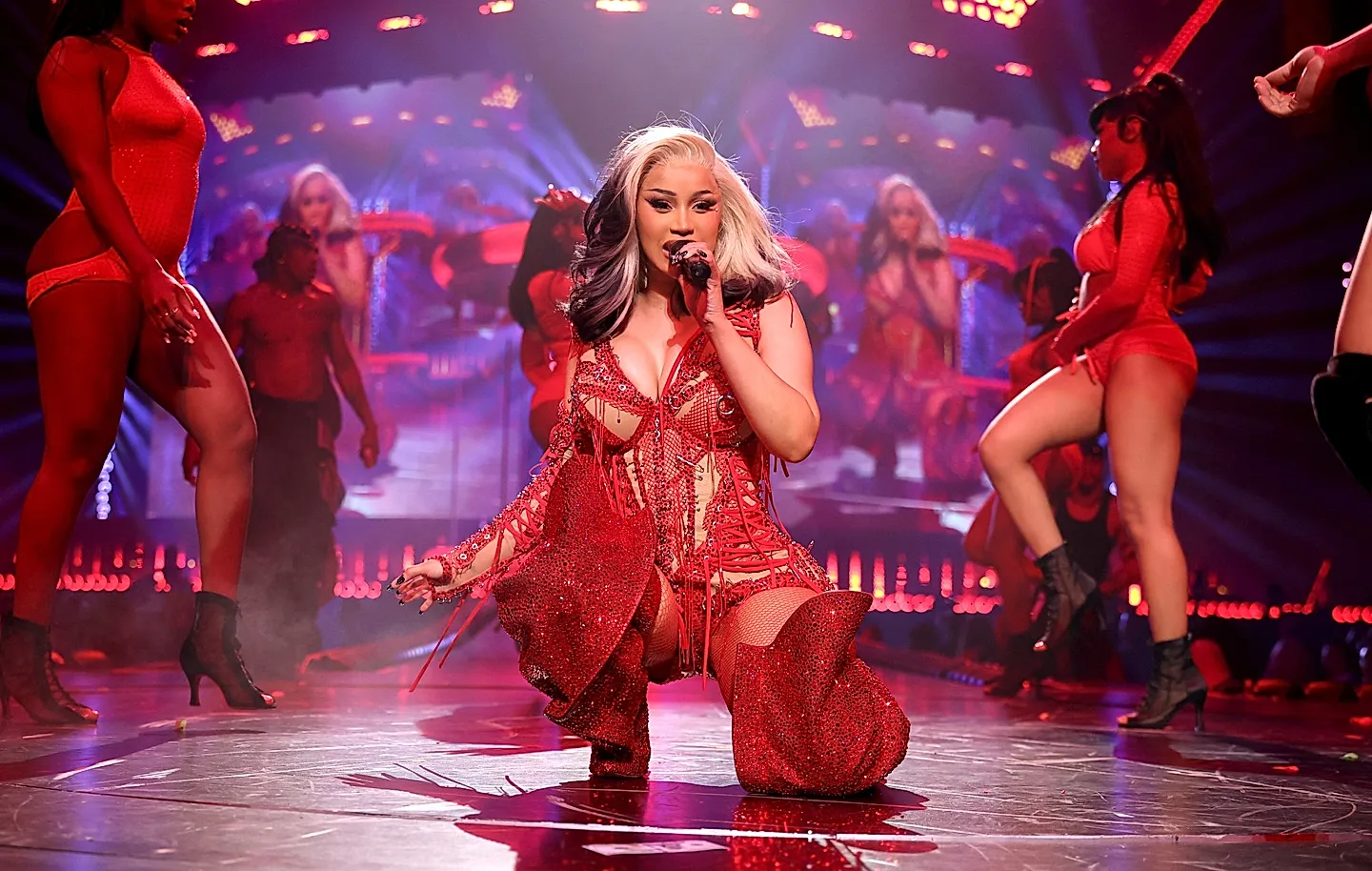 Cardi B выбила компенсацию