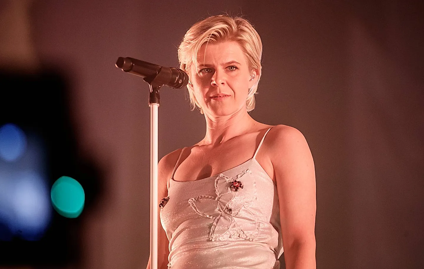 Неожиданное появление Robyn