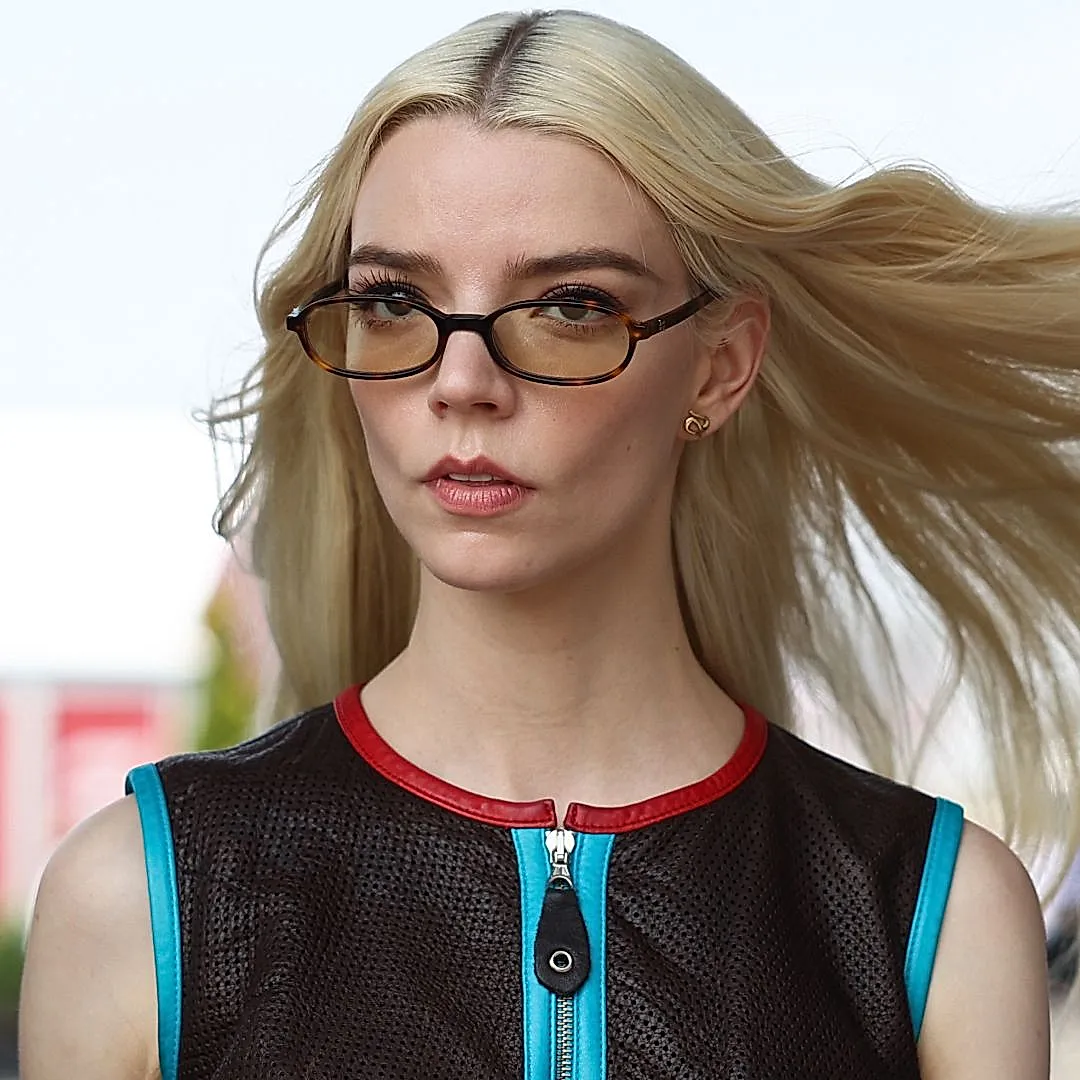 Аня Тейлор-Джой и винтажный корсет на Гран-при Японии