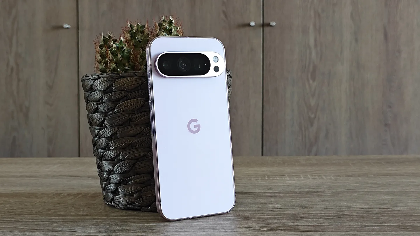Как Google Pixel 10 может обойти iPhone 17: креативный взгляд на техно-сравнение