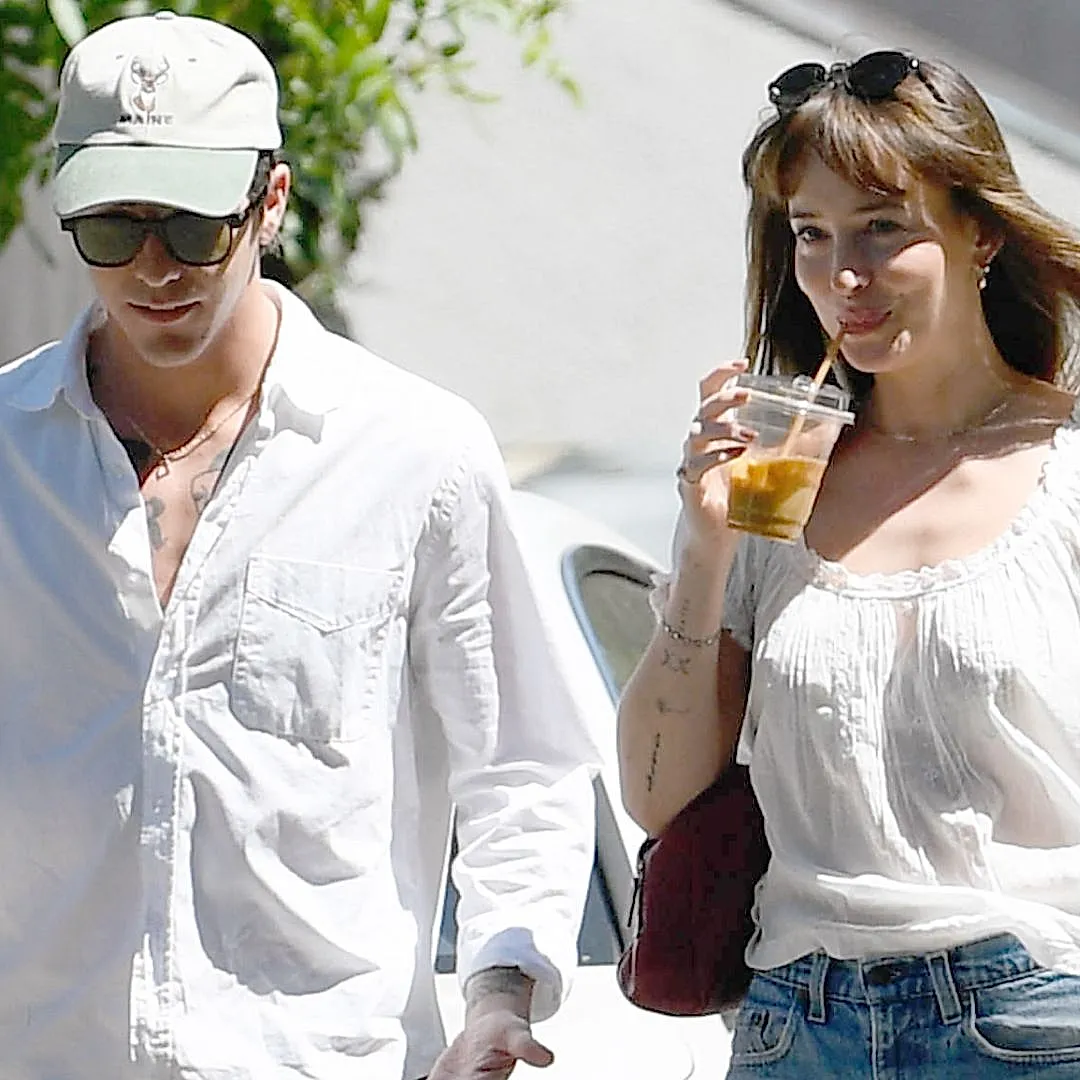 Весенняя обувная дуэль звезд