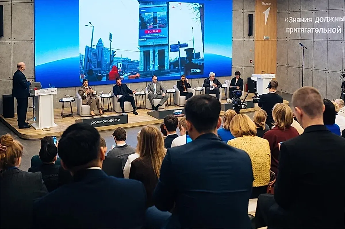 Космос в витрине города