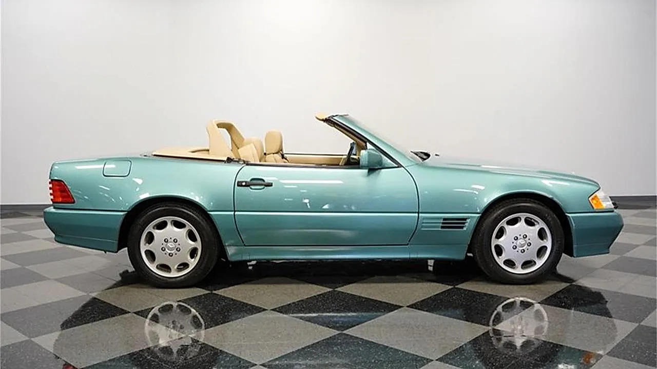 Редкий Mercedes SL320 из 90-х