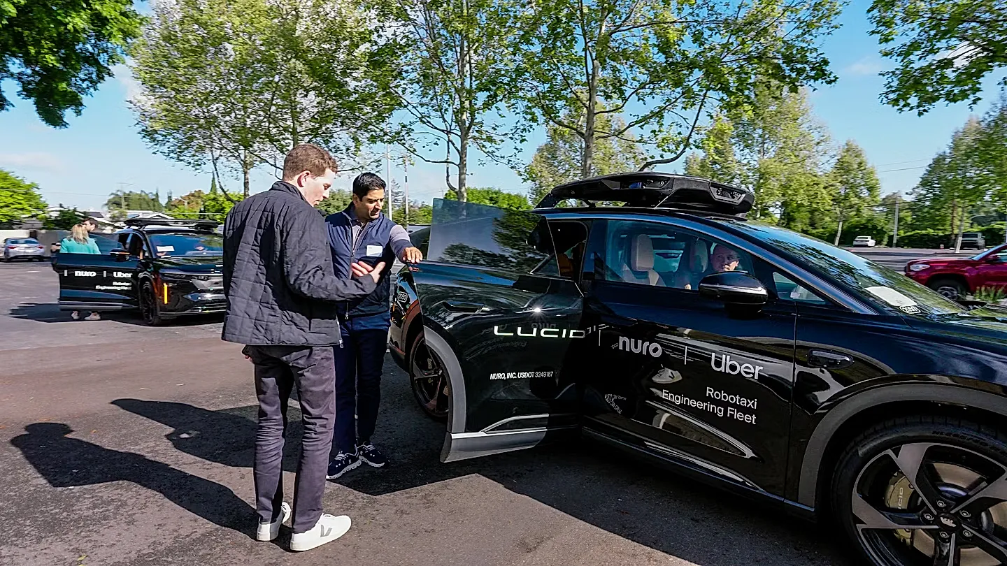 Lucid расширяет сделку с Uber и меняет руководство