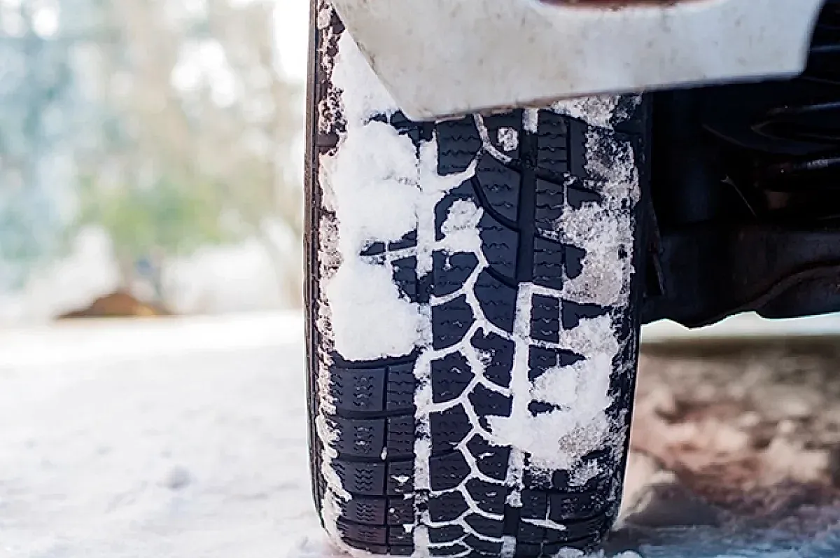 Чем опасна зимняя резина летом