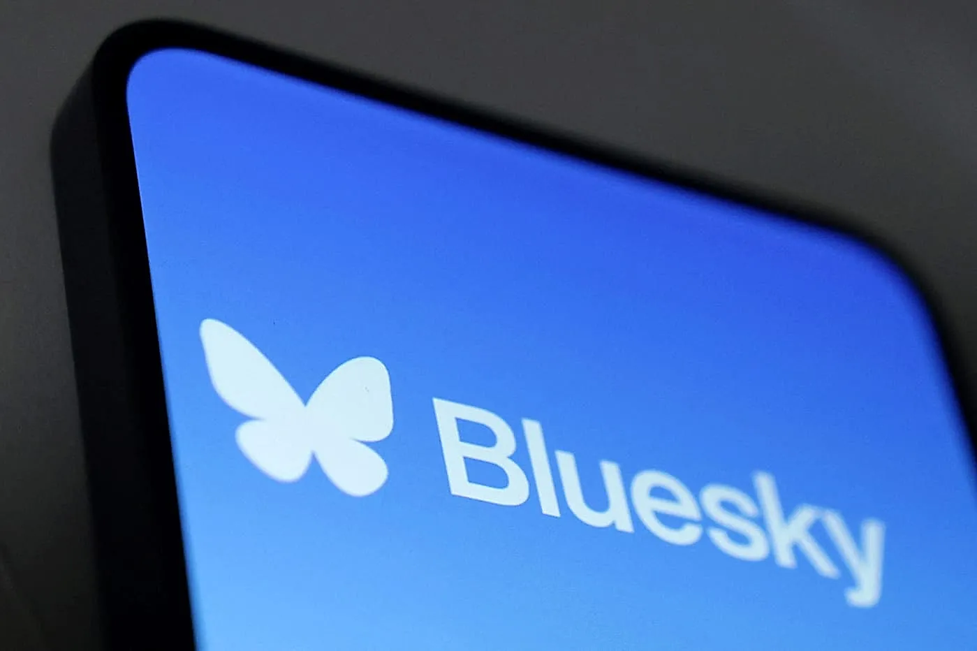DDoS на Bluesky: снова рухнуло