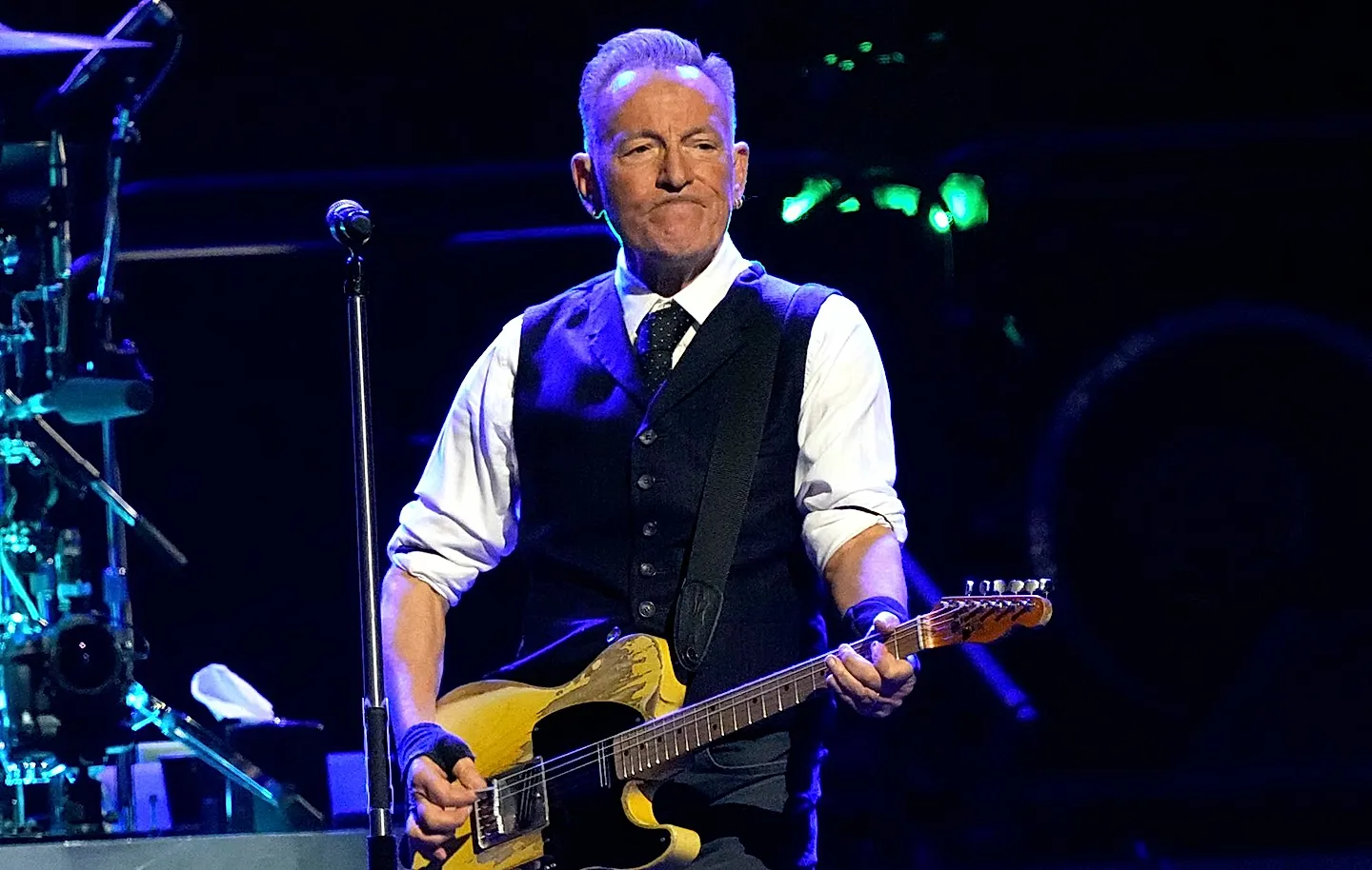 Весенние танцы Босса с призраками The Doors