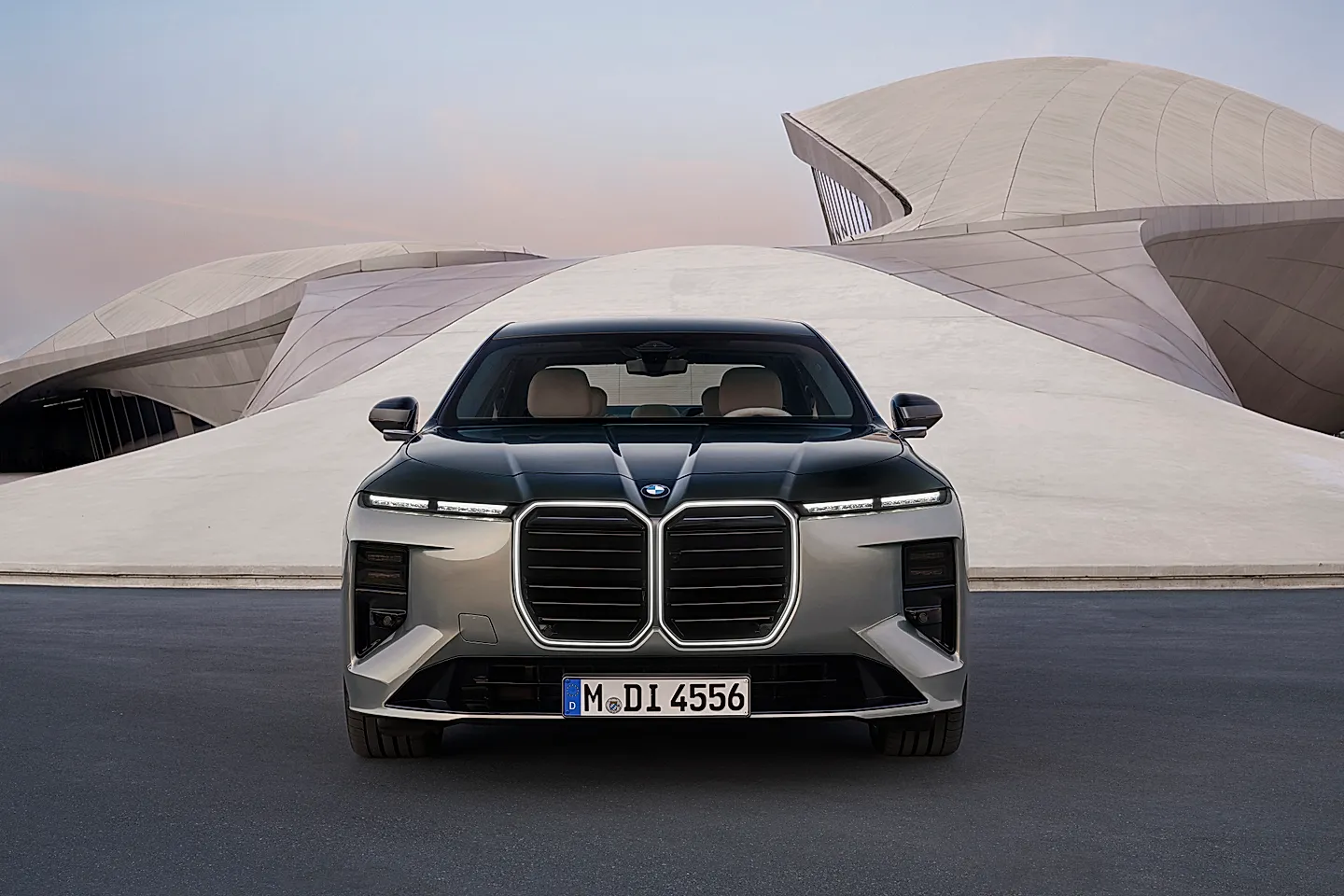BMW обновляет флагман 7 Series