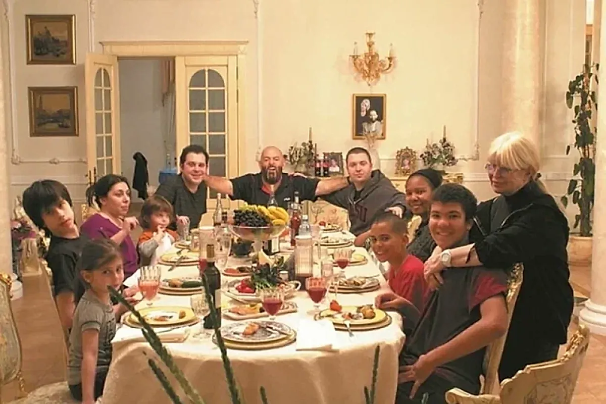 Династия Шуфутинского: семья на три континента