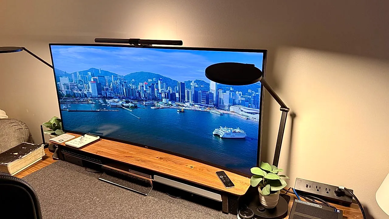 Dell UltraSharp 52 Thunderbolt Hub Monitor Lands in My Office