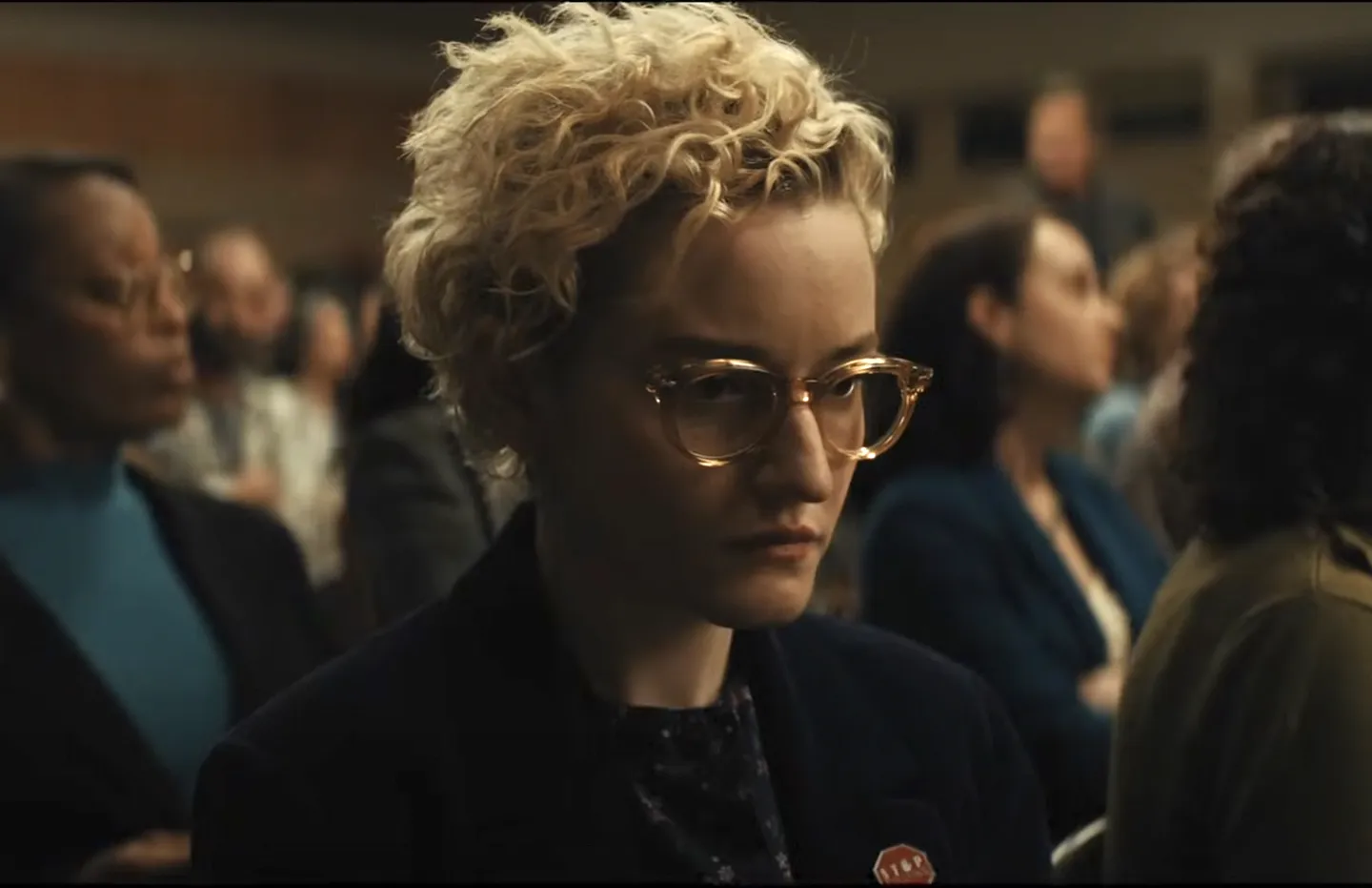 Джулия Гарнер в новом фильме «Оружие»: школа, где творится настоящий кошмар