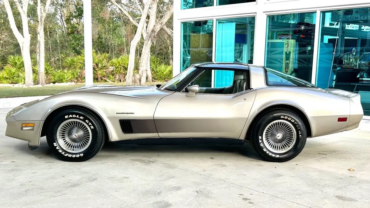 Открытие дня: 1982 Chevrolet Corvette Collector Edition