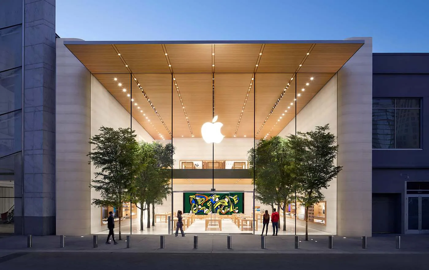 Apple пытается затыкать дырки, но пропускает даже свой собственный бизнес