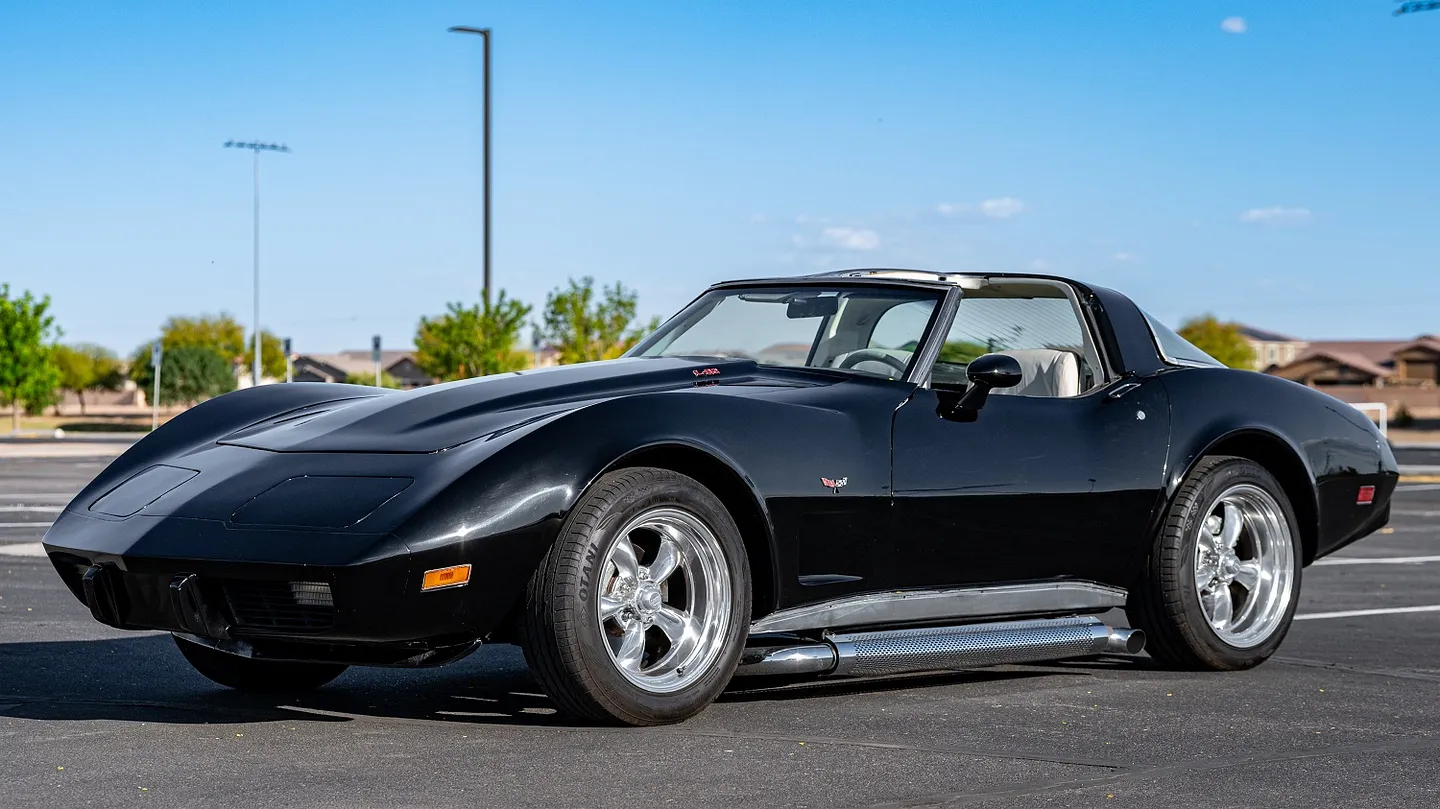 Корвет на колесах: как Chevrolet Corvette 1979 года прокатывает по времени