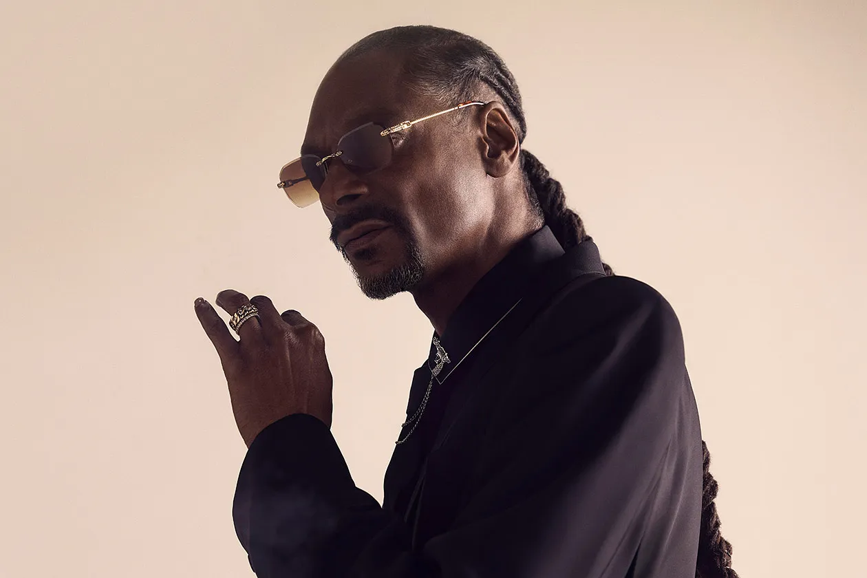 Snoop Dogg радует новым альбомом "Iz It a Crime"