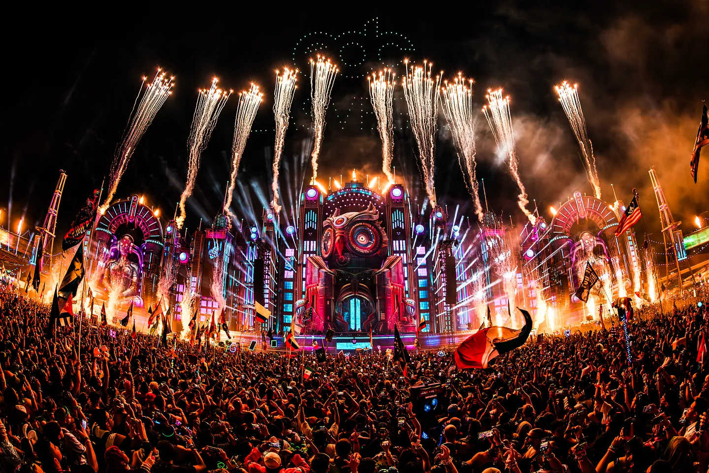 Секреты EDC Las Vegas 2025: от диджеев до неожиданных сотрудничеств