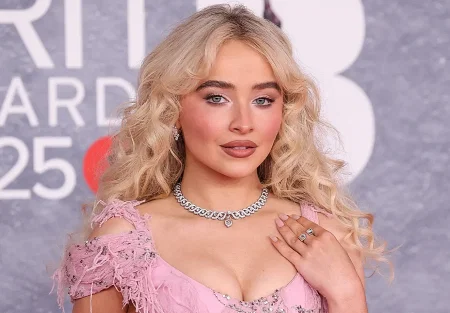 Белый дом тайно удаляет видео ICE после скандала с песней Сabrinа Carpenter